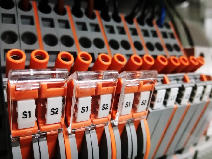 Elektrický rozvádzač a iná technika